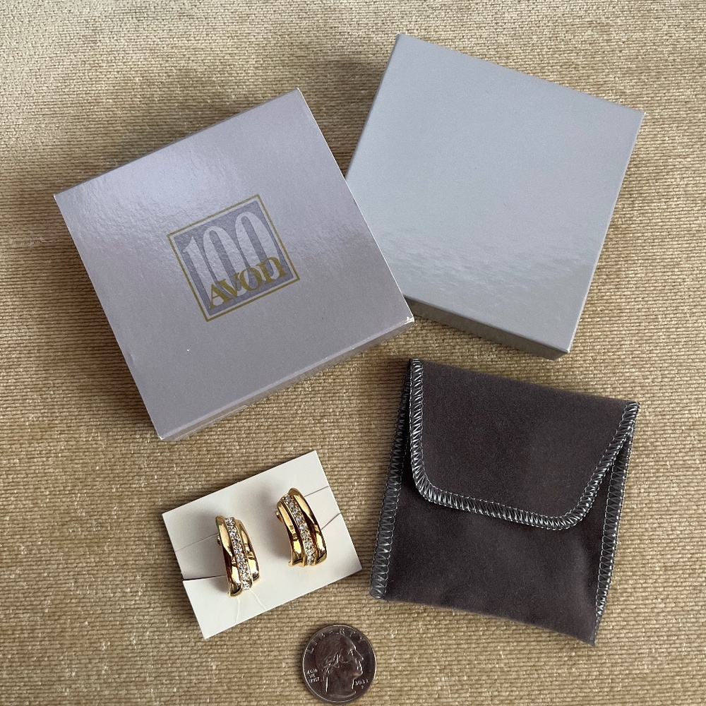 VINTAGE (1986) AVON CENTENNIAL JEWELRY CLIP ON EARRINGS